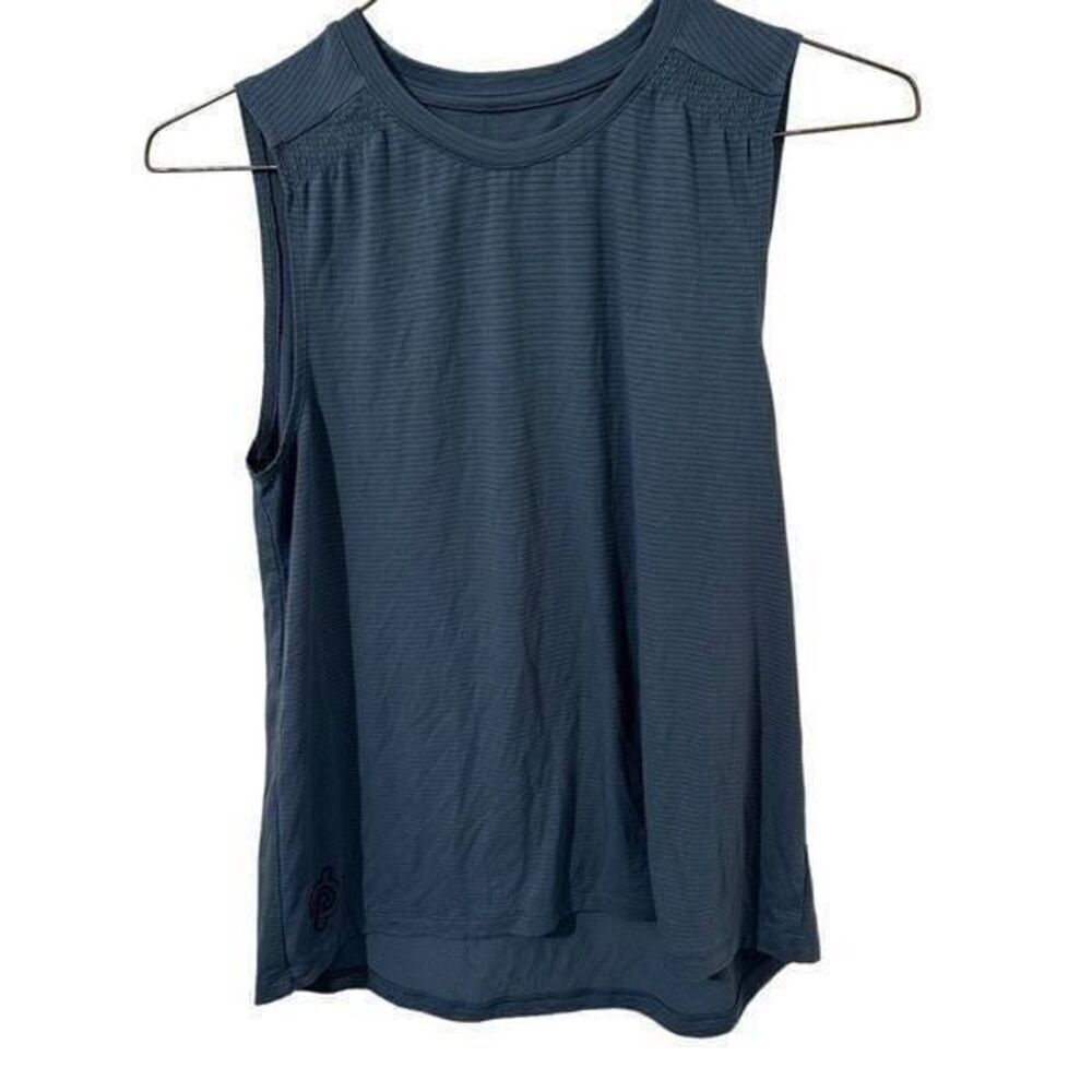 Peloton sleeveless blue T-shirt size M. A519